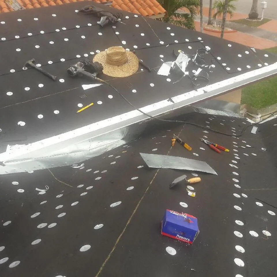 Slide of 100% Roofing