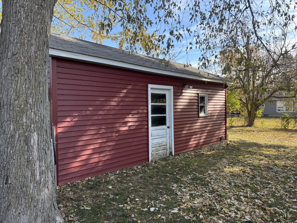 Local roof leak repair in Sullivan Township, IL - 1600 Contracting