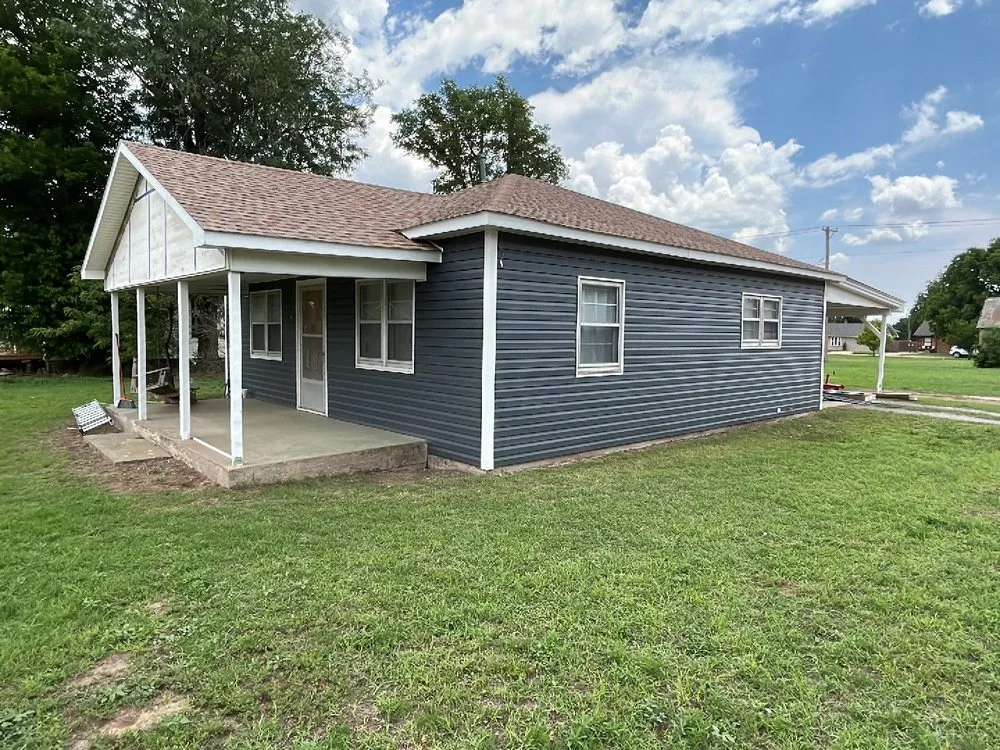 Slide of 1HundredX Roofing