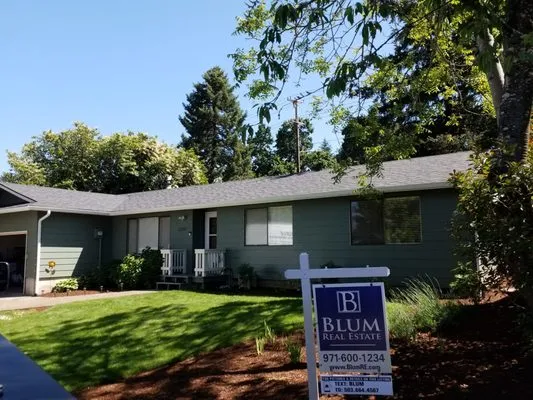 1st Rate Roof Care & Mainenance Logo