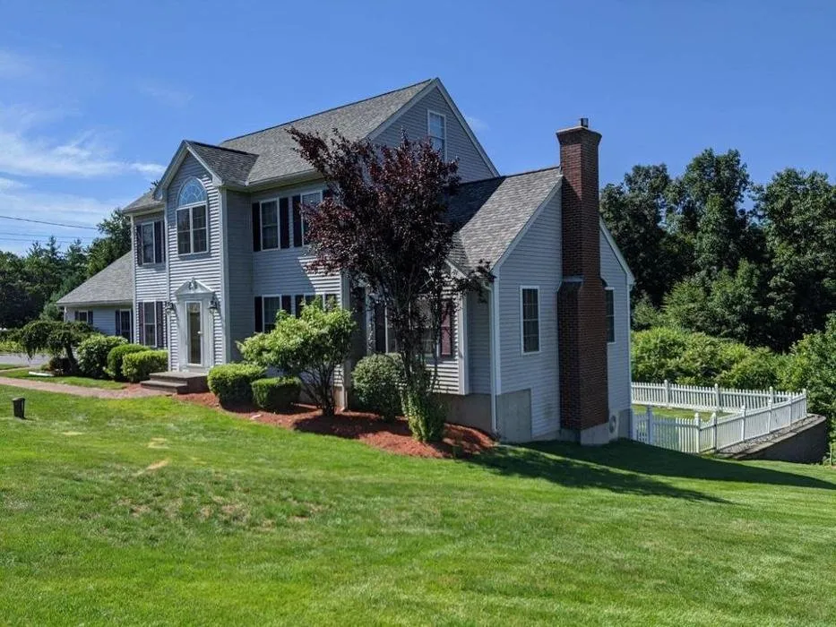 Slide of 207 Roofers