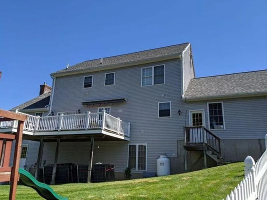 Slide of 207 Roofers