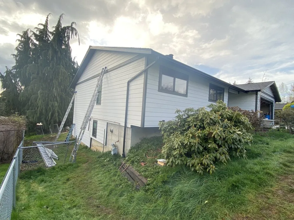 Slide of 2FL Windows & Siding