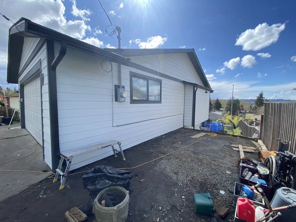 Slide of 2FL Windows & Siding