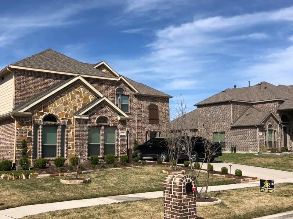 Slide of 3 Kings Roofing