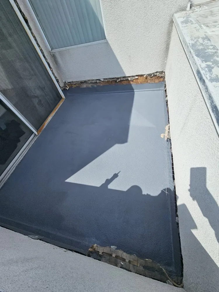 Expert shingle roofing service in San Fernando Valley, CA - 3 Trades Construction