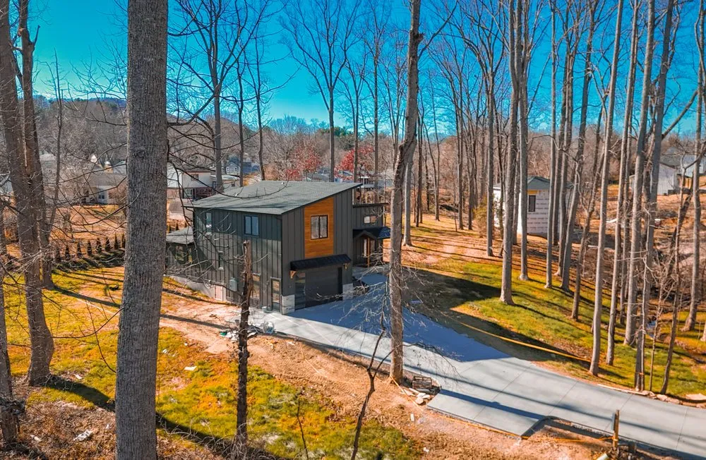 Slide of 300 Builders