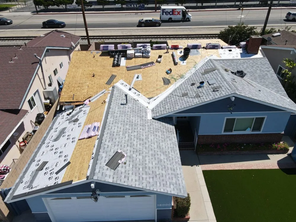 Slide of 3G Tres Generaciones Roofing