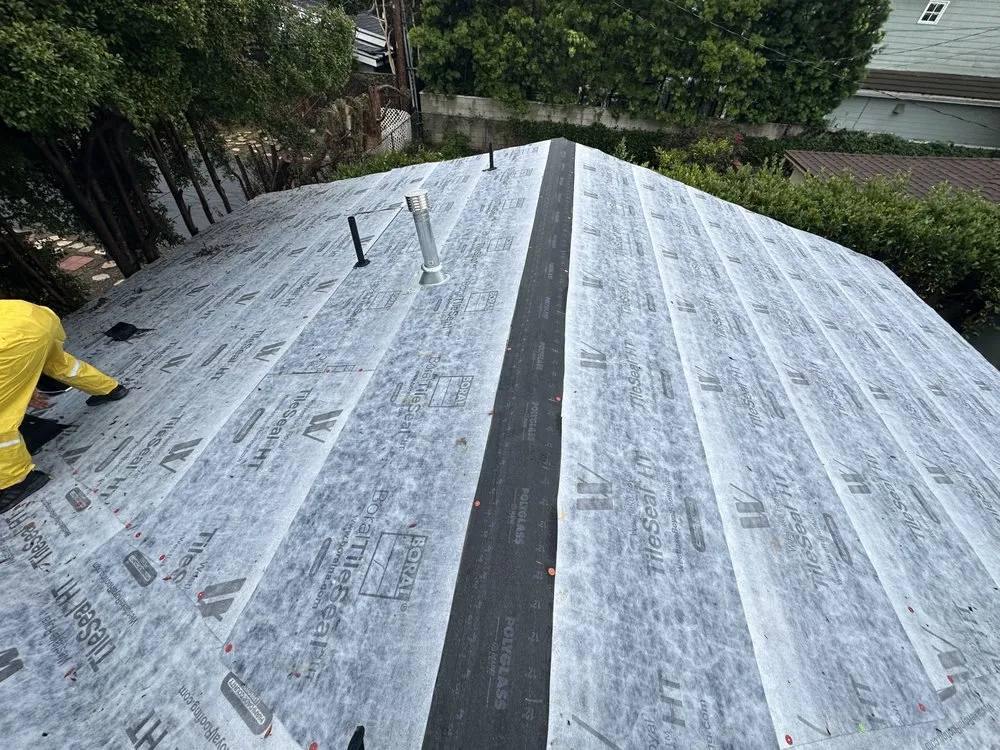 Slide of 3G Tres Generaciones Roofing