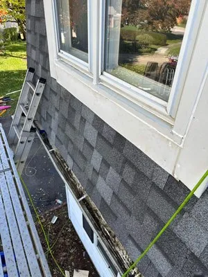 4 Brothers Roofing & Maintenance Logo