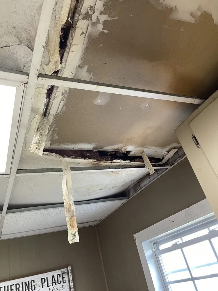 Slide of 4 Guys And A Roof