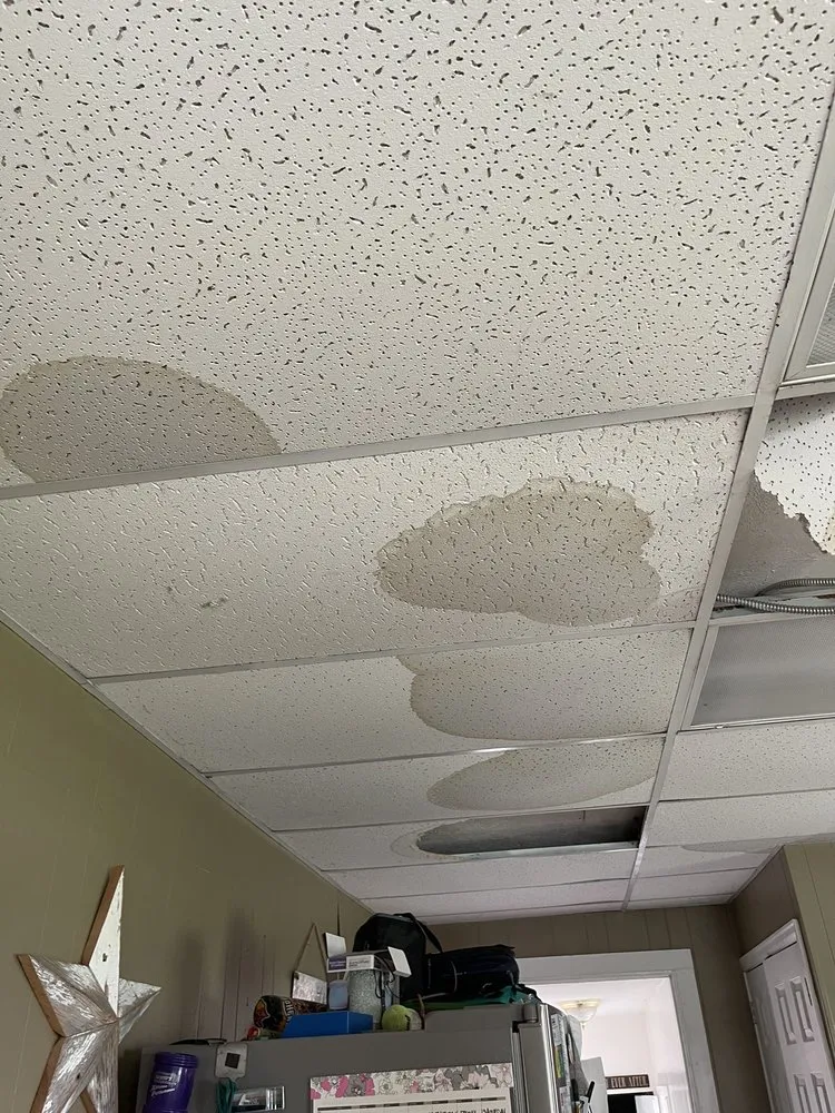 Slide of 4 Guys And A Roof