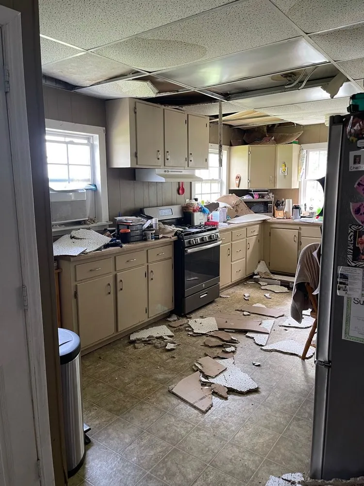 Slide of 4 Guys And A Roof