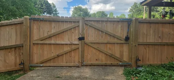 4 Square Home Improvement Logo