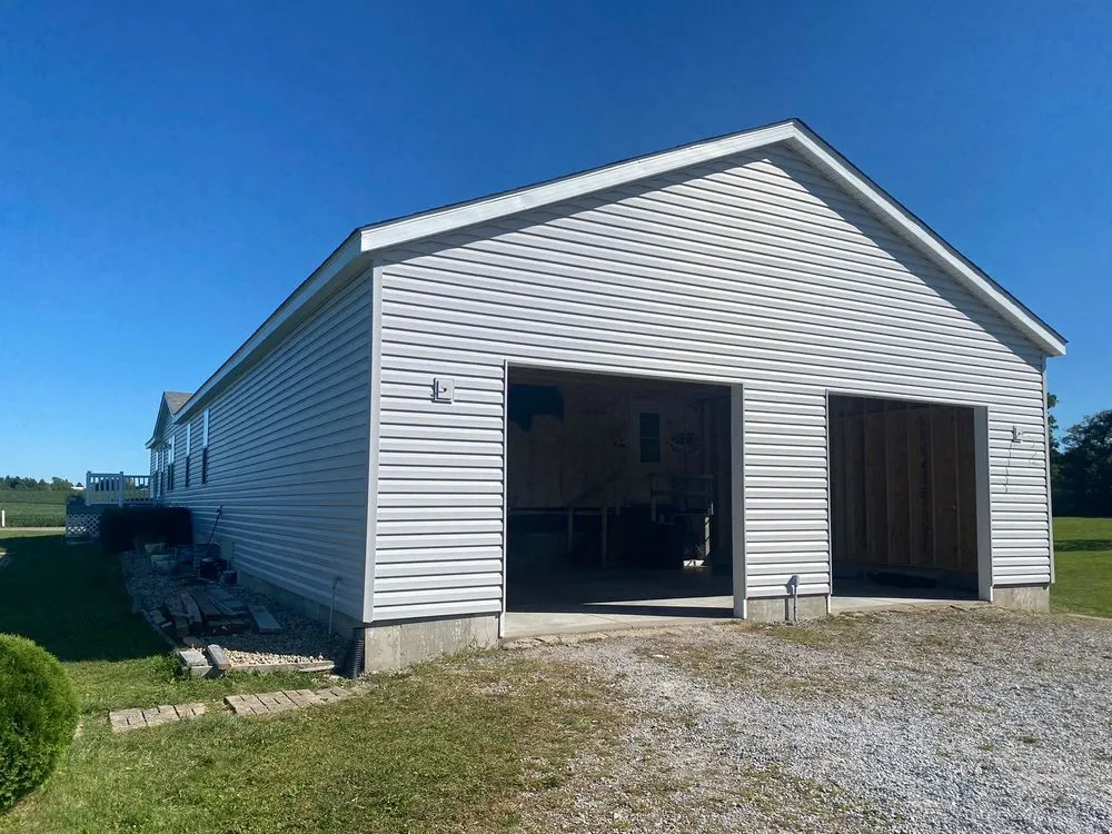 Slide of 614 Ispanic Roofers Acacio