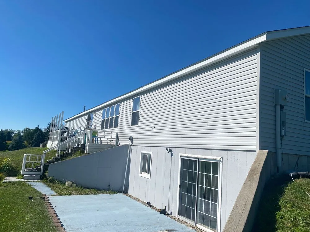 Slide of 614 Ispanic Roofers Acacio