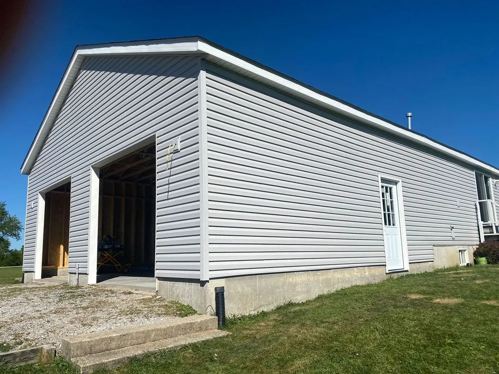 Slide of 614 Ispanic Roofers Acacio