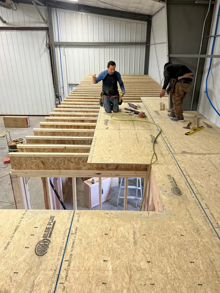 Trusted shingle roofing service experts serving Elwood, NE - 76 Construction