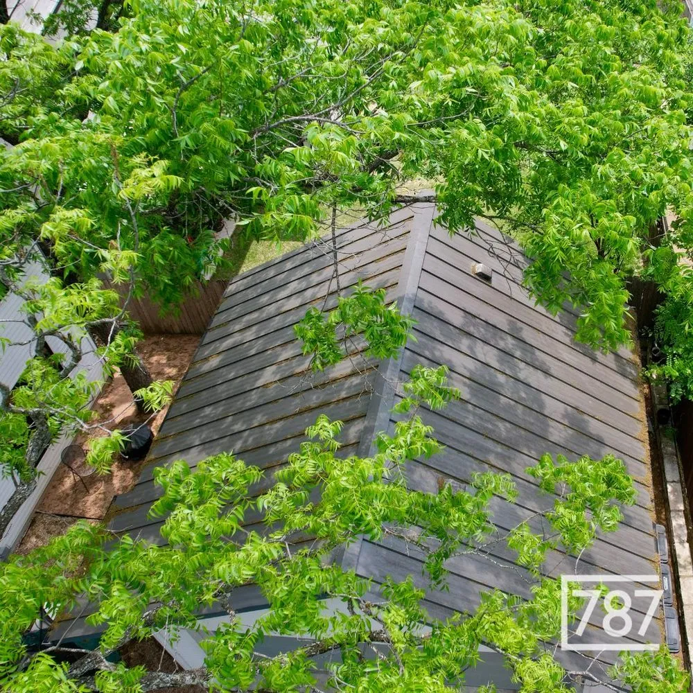 Slide of 787 Construction