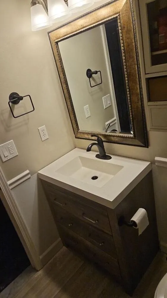 Slide of 810 Handyman Services