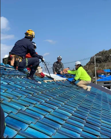 Slide of 911 Roofing & Restoration