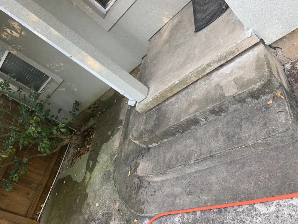 Slide of 916 Pressure Washing