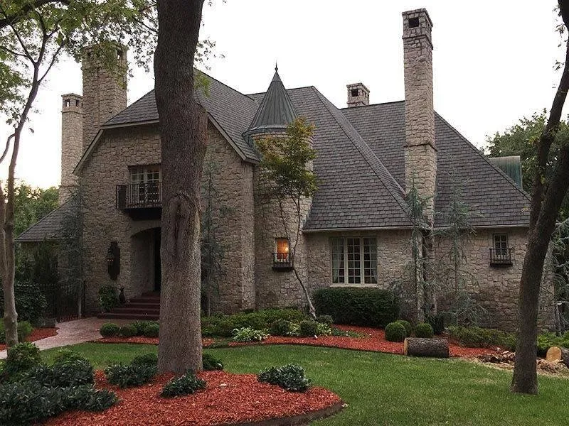 Slide of 918 Construction