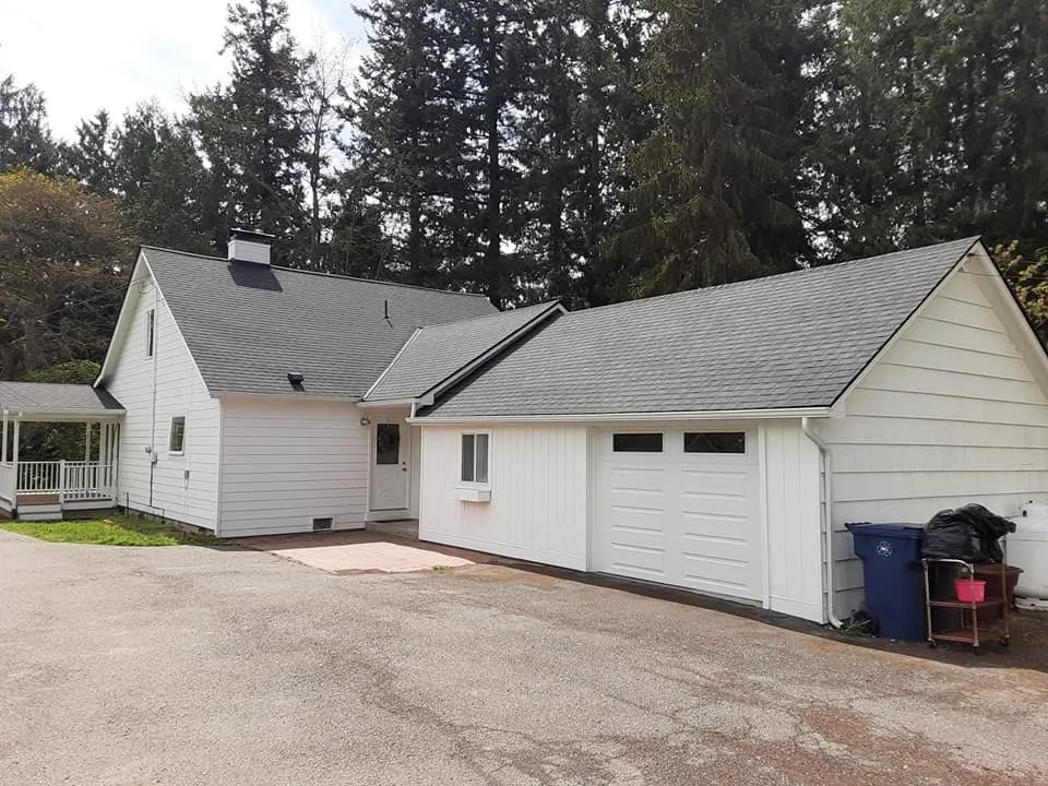 Slide of A & G Roofing