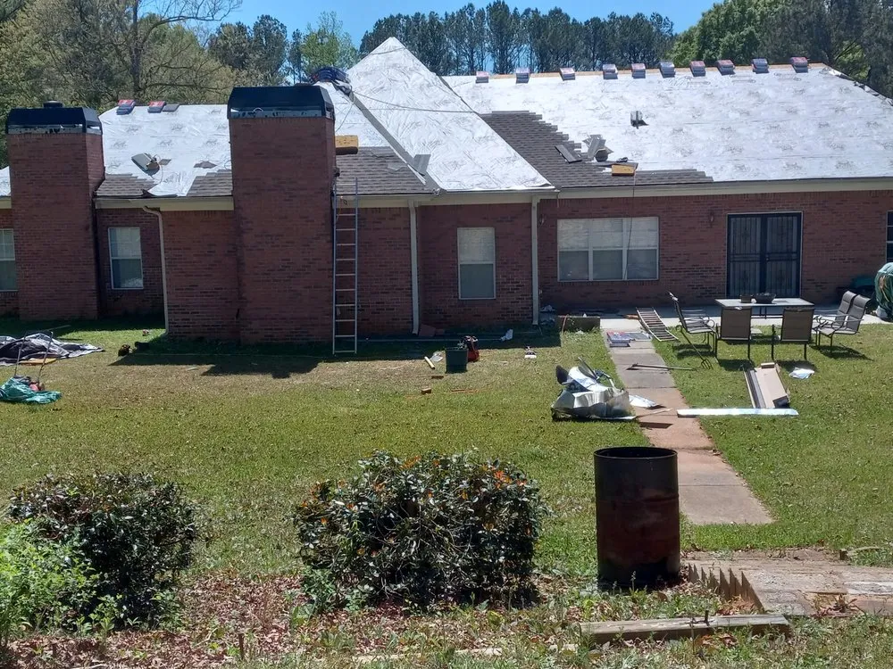 Expert shingle roofing service experts serving GILLEM ENCLAVE, GA - A & U Services