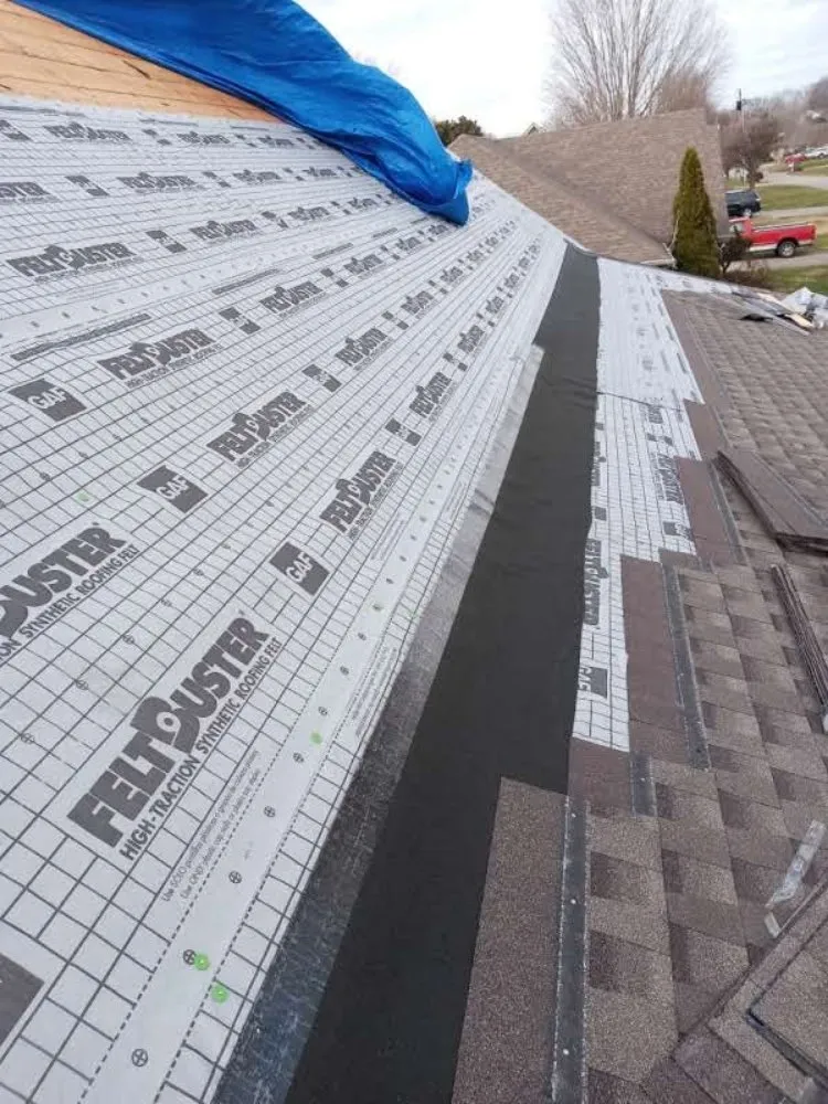 Licensed shingle roofing service for homes across Ferguson, KY - A Earlybirds