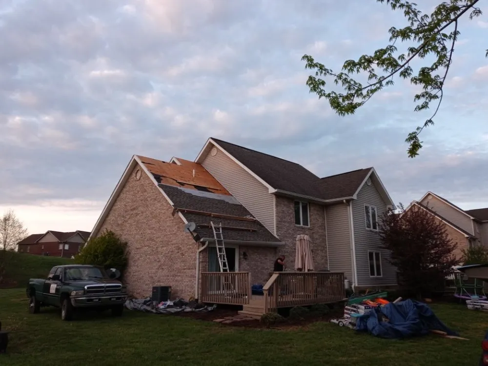 Emergency roof inspection same-day service in Ferguson, KY by A Earlybirds