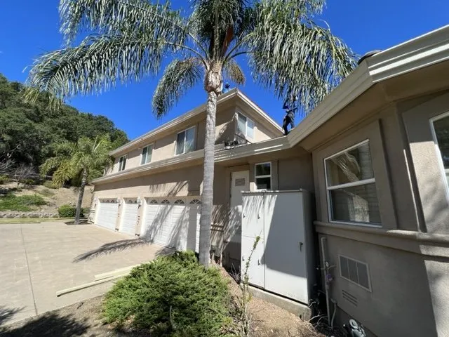 Slide of A. Mendoza Roofing