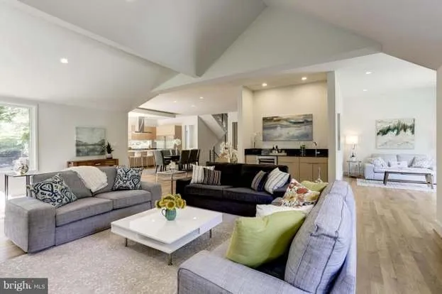 Slide of Acacia General Contractors