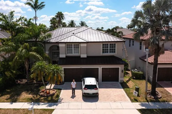 Academia Roofing and Solar
