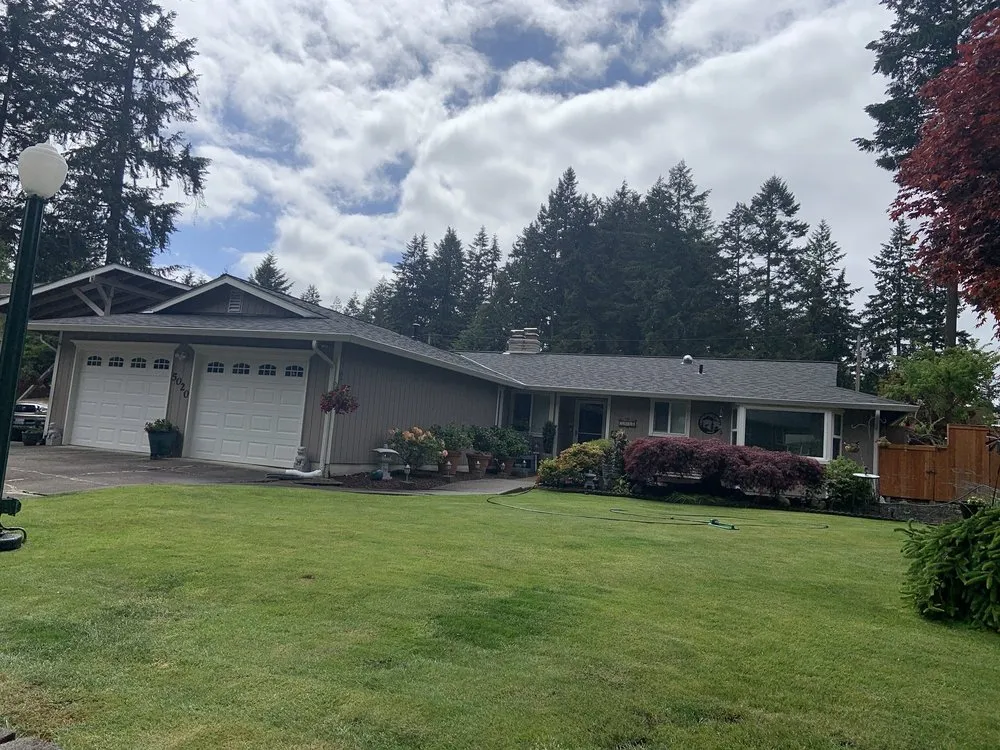 Slide of Acme Roofing