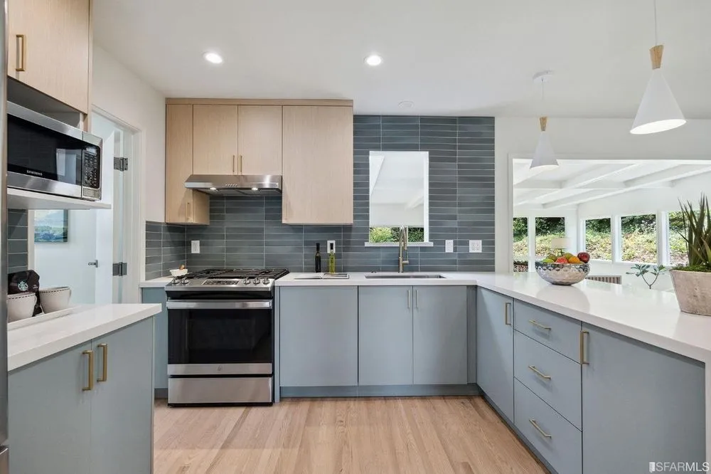 Slide of Acosta Construction