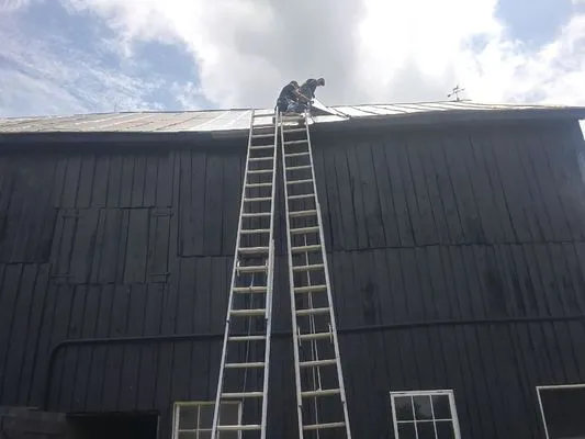 Action Roofing Logo