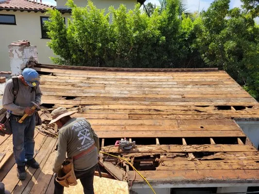 ADG Roofing & Construction Logo