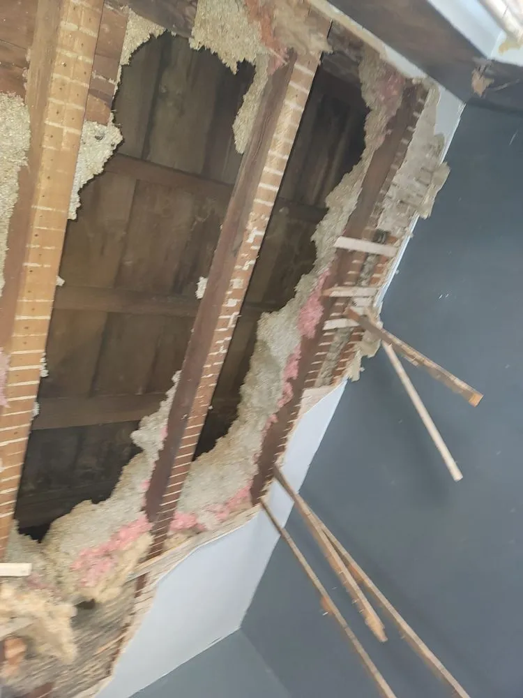 Emergency roof repair experts serving Huntingdon Valley, PA - Adjustering