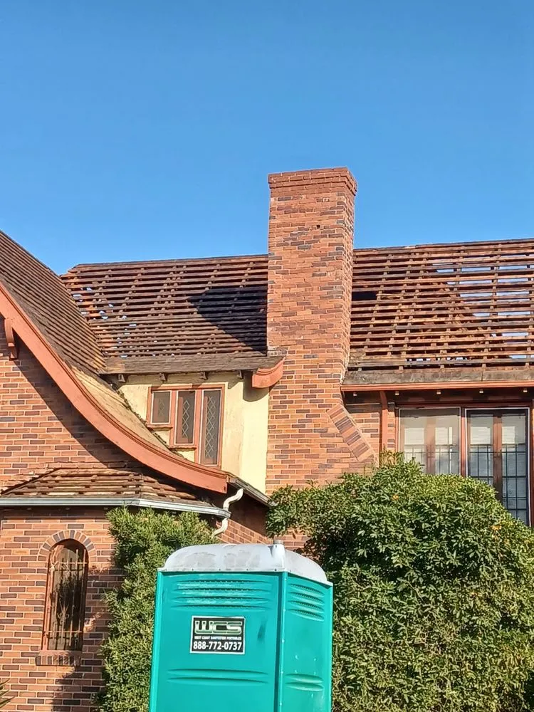 Slide of Adolfo's Hauling & Demolition