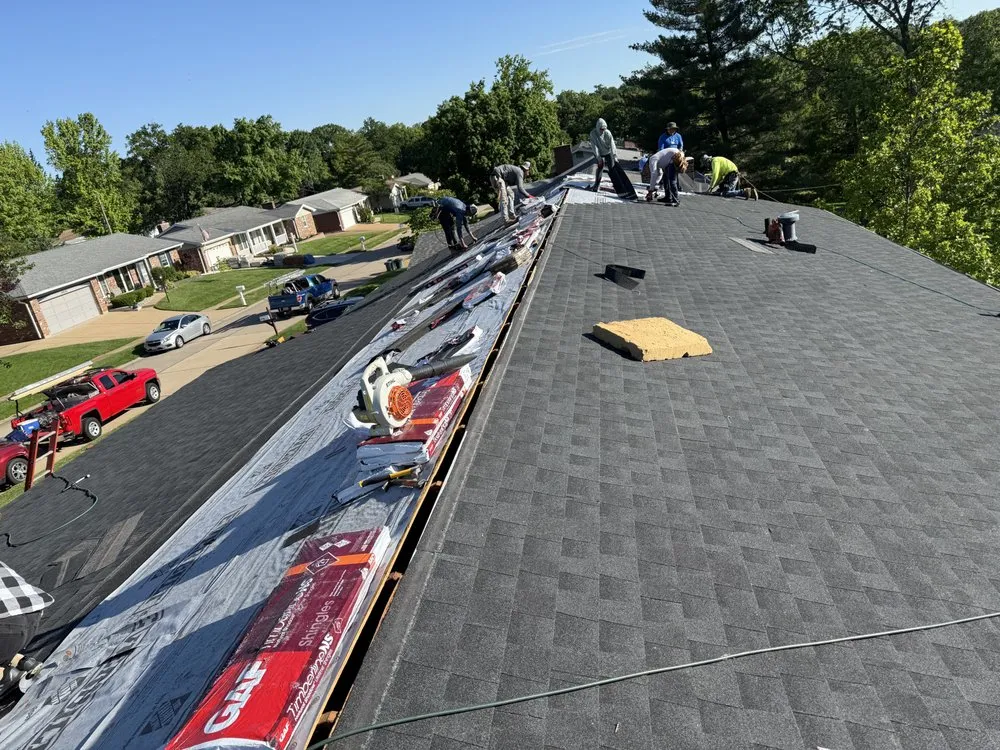 Emergency shingle roofing service in St Louis, MO - Advance Roofing