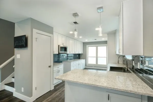 Advanced Construction and Remodeling Logo