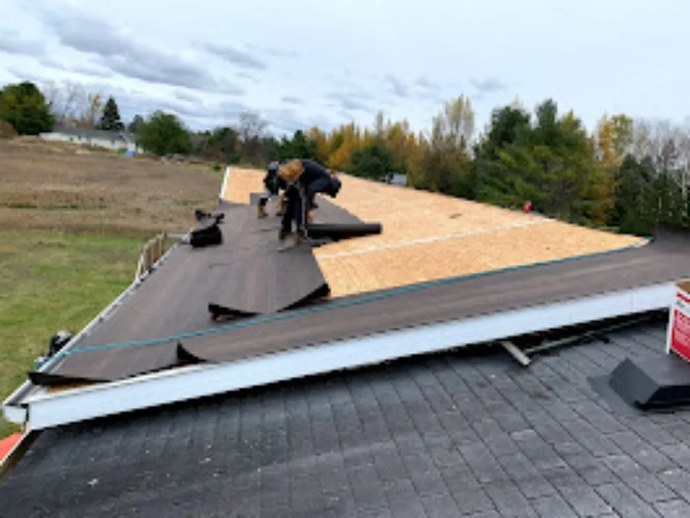 Licensed metal roofing installation experts serving Greenbay, WI - Advanced Contracting
