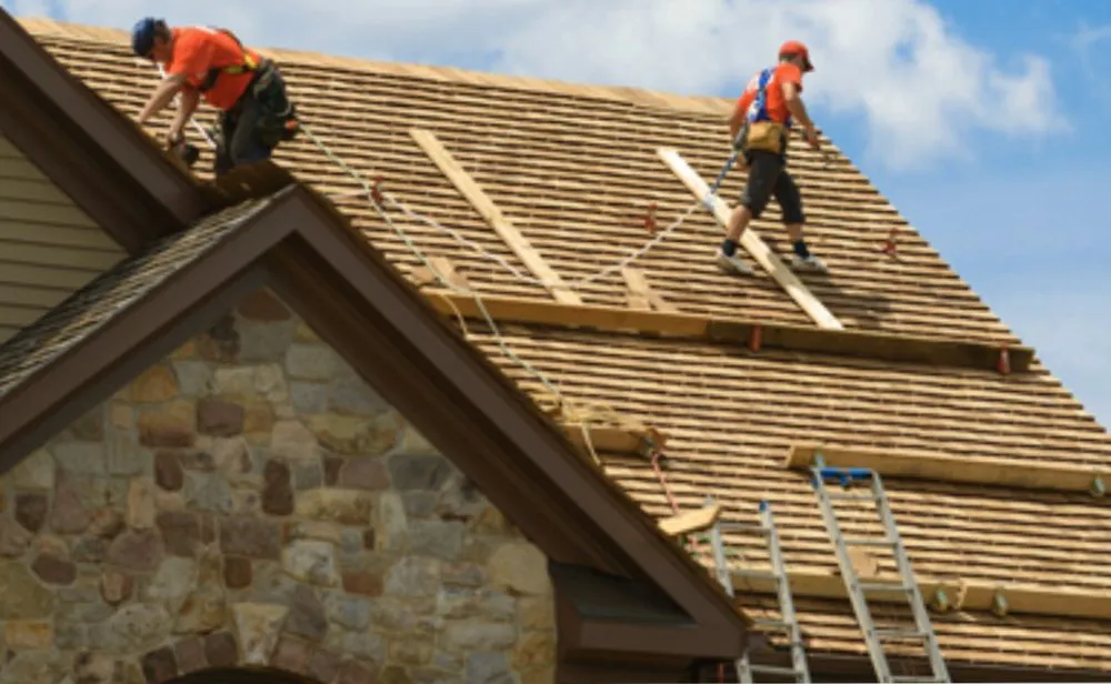 Top-rated storm damage roof repair experts serving Greenbay, WI - Advanced Contracting