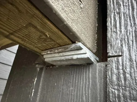 Advantage Home Improvement Logo