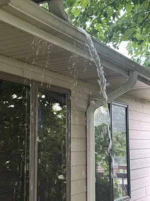 Advantage Seamless Gutters Logo