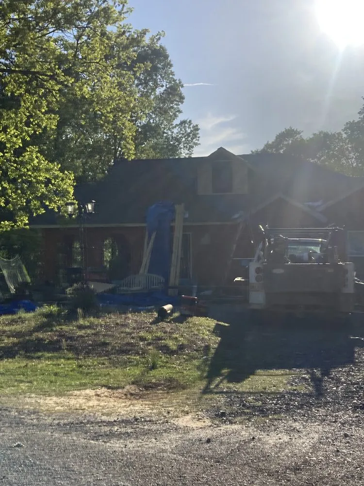 Licensed roof leak repair experts serving Gore Springs, MS - Affordable Construction