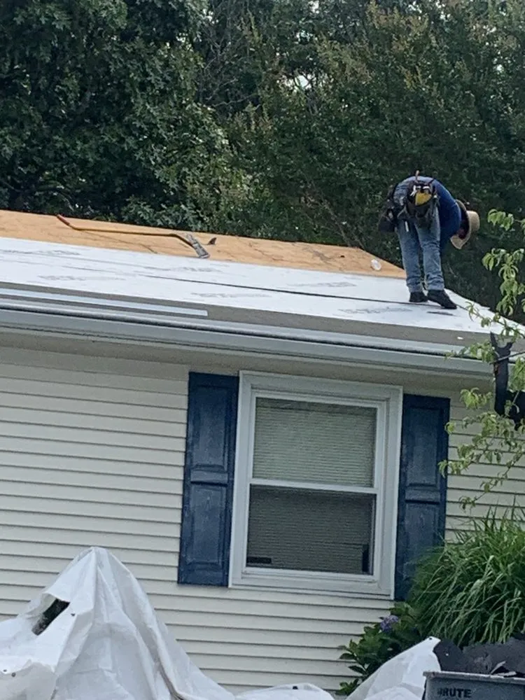 Emergency residential roofing service experts serving Egg Harbor Township, NJ - Affordable Roofing Service
