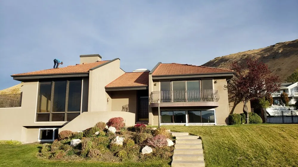 Slide of AGMG Roofing