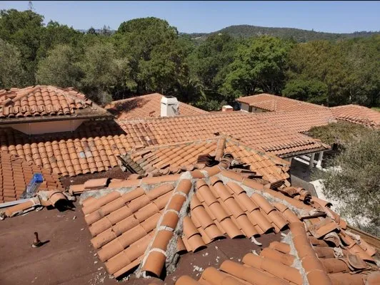 Aguilar Roofing Logo